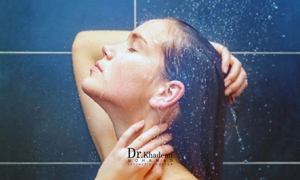 خانمی در حال دوش گرفتن | حمام بعد از بوتاکس